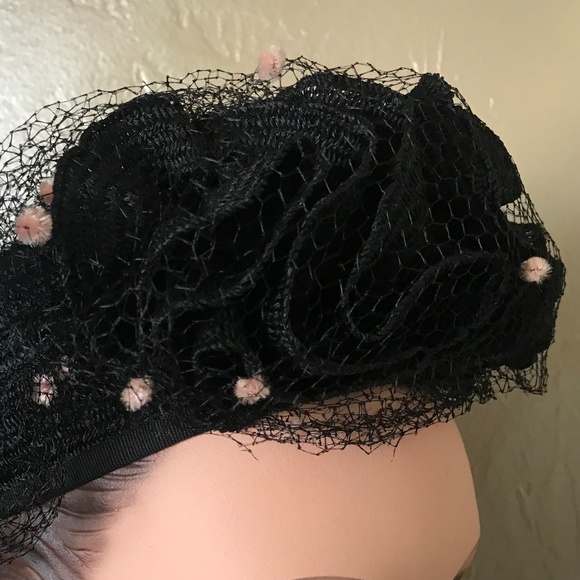 CHIC 1930s\' BLACK STRAW TOQUE - TWISTED BLACK STRAW BANDS AT FRONT + DOTTED VEIL main image 5